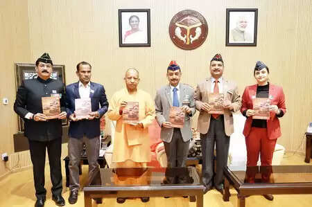 मुख्यमंत्री योगी ने सशस्त्र सेना झंडा दिवस पर फ्लैग पिन और स्मारिका का किया विमोचन