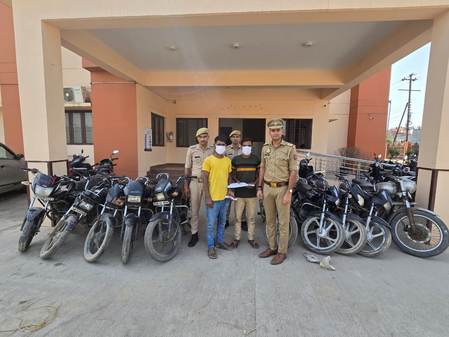 नोएडा: अंतरराज्यीय वाहन चोर गिरोह का पर्दाफाश, चोरी की 10 बाइक और अवैध हथियार बरामद