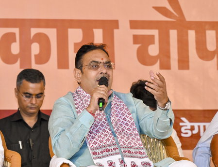 सीएम भजनलाल ने किया नागौर के गांव का दौरा, खेत पहुंचकर महिलाओं के साथ कृषि कार्य, बुजुर्गों से जाना हालचाल