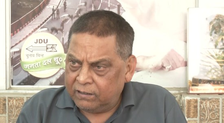 तेजस्वी के बयान पर नीरज कुमार का पलटवार, नीतीश कुमार पर कोई दबाव नहीं डाल सकता