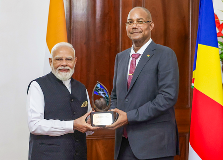 पीएम मोदी को मिला 'गार्डियन ऑफ द ब्लू होराइजन' सम्मान असली, सेशेल्स के विदेश मंत्रालय ने दी सफाई