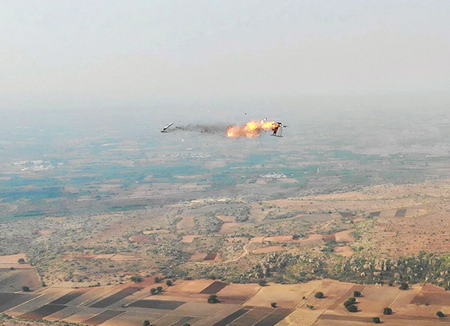 जलक्षेत्र में घुसे ईरानी ड्रोन को यूएई की वायुसेना ने दिया जवाब, खाड़ी में बढ़ा तनाव