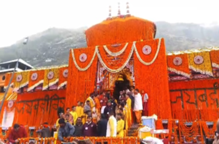 वैदिक मंत्रोच्चार के साथ खुले बद्रीनाथ धाम के कपाट, उमड़ी भक्तों की भीड़