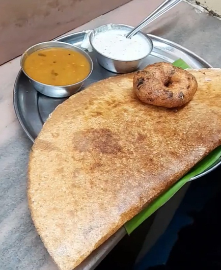 बेंगलुरु के मशहूर सीटीआर में मसाला डोसा में कॉकरोच मिलने का आरोप, होटल ने मांगी माफी