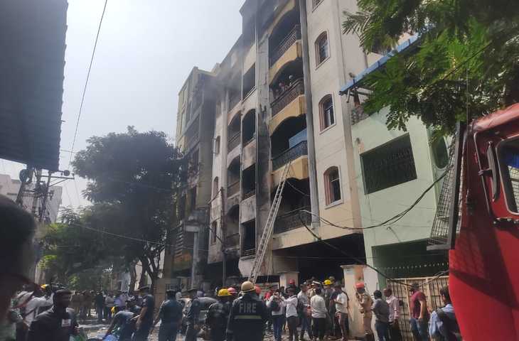 हैदराबाद में इमारत में आग लगने से नौ की मौत  (लीड-2)