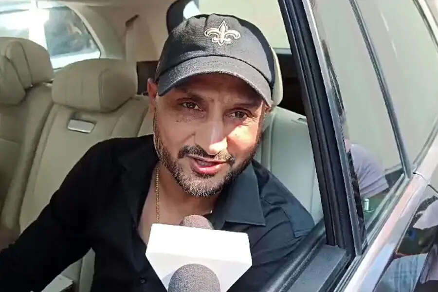 'हमारे जवान घर नहीं आते और हम क्रिकेट खेलने जाते हैं...', एश‍िया कप में पाकिस्तान संग खेलने पर हरभजन सिंह भड़के, सुनाई खरी-खरी