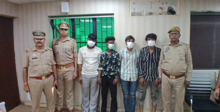 नोएडा में अंतरराज्यीय वाहन चोर और मोबाइल स्नैचर गिरोह का पर्दाफाश, चार गिरफ्तार