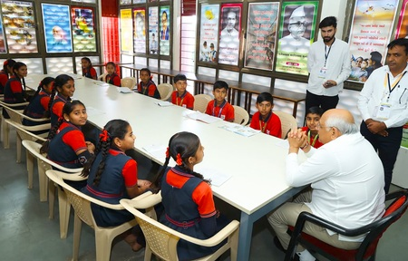 सरकारी स्कूलों में 10 लाख से अधिक छात्राओं को मुफ्त सैनिटरी नैपकिन देगी गुजरात सरकार