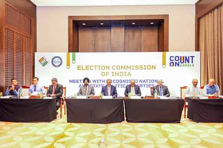 चुनाव आयोग का तमिलनाडु की निजी कंपनियों को निर्देश, मतदान के दिन कर्मचारियों को दें पेड लीव