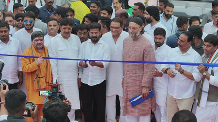 मुझे कोई डरा नहीं सकता, मैं सिर्फ दोस्ती का गुलाम हूं, फ्लाईओवर उद्घाटन पर बोले सीएम रेवंत रेड्डी