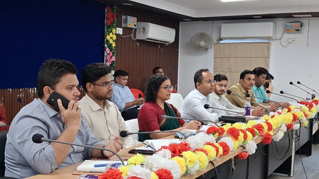 बिहार: नवादा डीएम ने अधिकारियों को दिए जनगणना कार्य में तेजी लाने के निर्देश