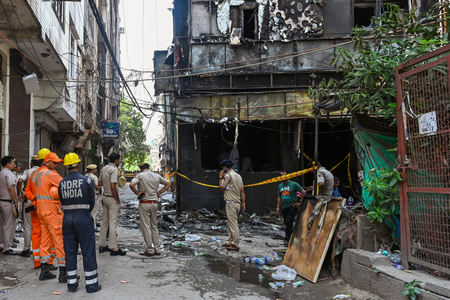 मालवीय नगर अग्निकांड: घायलों में दिल्ली पुलिस के 10 जवान भी शामिल, इमारत में सबसे पहले घुसे थे