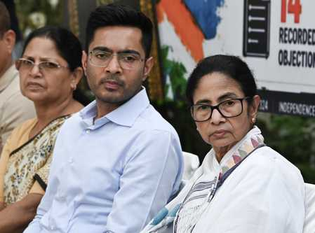 संसदीय समिति के चेयरपर्सन की नियुक्ति पर अभिषेक बनर्जी की आपत्ति, ओम बिरला को लिखा पत्र