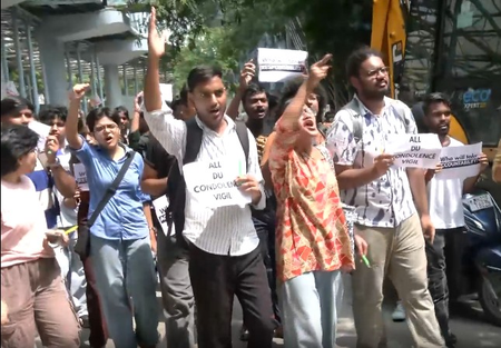 सत्य निकेतन हादसाः एसएफआई ने मार्च निकालकर छात्रों के लिए हॉस्टल की मांग की