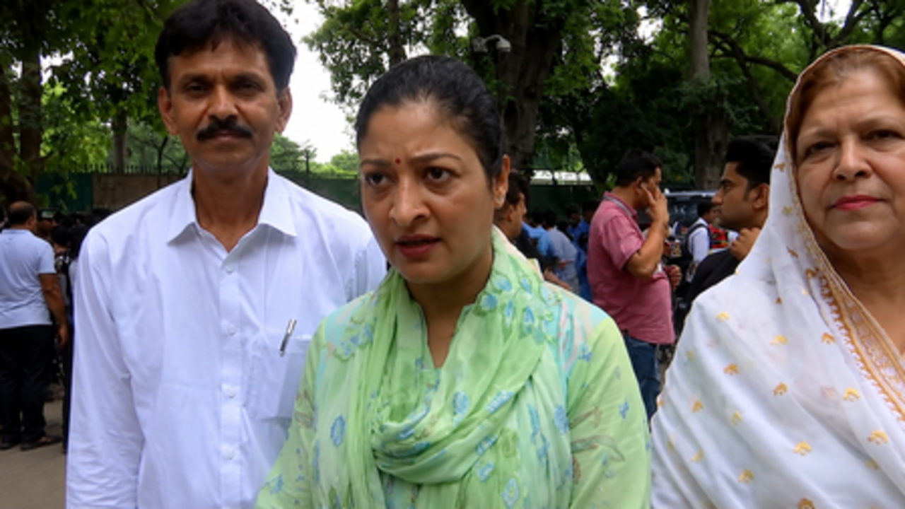 दिल्ली में प्रदर्शन के दौरान पेलेट गन से युवक घायल, दोषी पुलिसकर्मी पर कार्रवाई हो: अलका लांबा