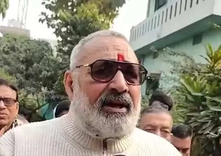 सीएम ममता बनर्जी ने रोहिंग्या और बांग्लादेशी घुसपैठियों के लिए रेड कार्पेट बिछाया: गिरिराज सिंह