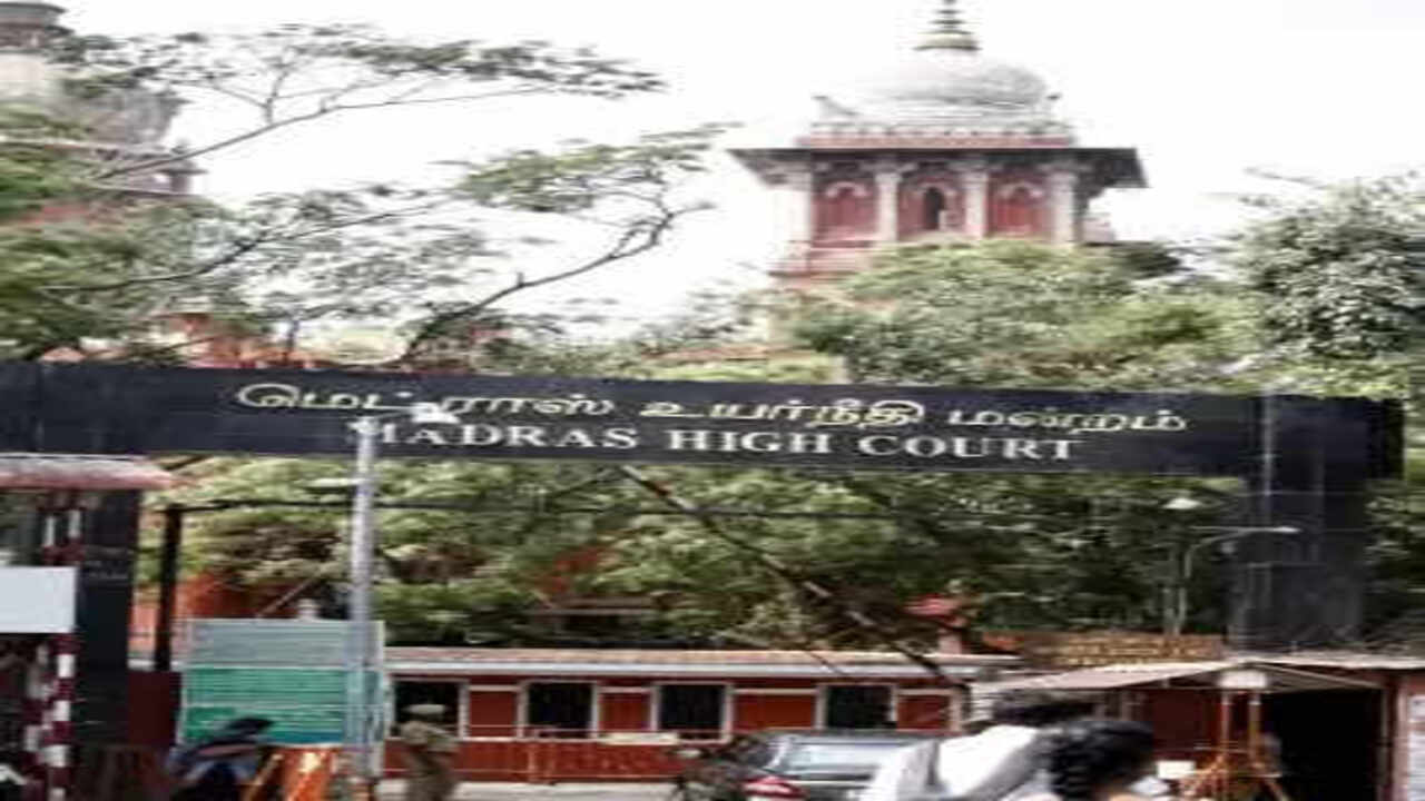 इस्तीफा देकर पार्टी बदलने के बाद विधायकों का दोबारा चुनाव लड़ना मतदाताओं का 'अपमान' : मद्रास हाई कोर्ट