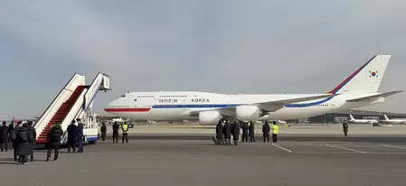 दक्षिण कोरियाई राष्ट्रपति पेइचिंग पहुंचे, राष्ट्रपति बनने के बाद चीन का पहला आधिकारिक दौरा