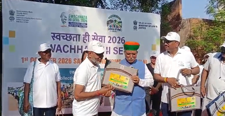'स्वच्छता ही सेवा' अभियान: दिल्ली में अलग-अलग जगह केंद्रीय मंत्रियों और सांसदों ने चलाया सफाई अभियान