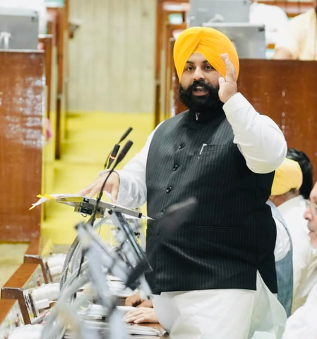पंजाब: बाबा फरीद यूनिवर्सिटी की परीक्षा में नकल में लिप्त हरियाणा का गिरोह, हाईटेक उपकरणों का इस्तेमाल: शिक्षा मंत्री