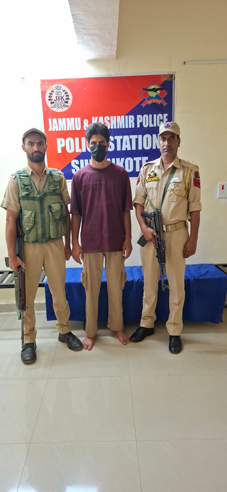 पुंछ में एटीएम ठग और ड्रग तस्कर गिरफ्तार, बिना गार्ड वाले एटीएम पर मदद के बहाने करता था कार्ड स्वैप
