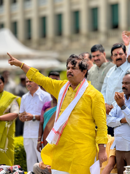 कर्नाटक: विपक्ष के नेता अशोक ने वित्तीय संकट को लेकर सीएम शिवकुमार के इस्तीफे की मांग की