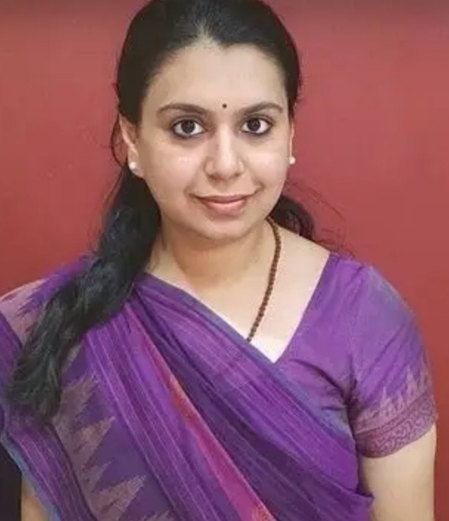यूपी की चर्चित आईएएस दिव्या मित्तल ने दिया इस्तीफा, 13 साल की सेवा को कहा अलविदा