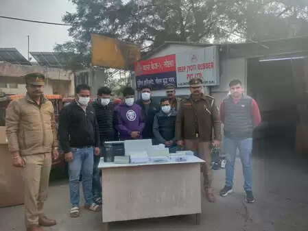 नोएडा में फर्जी कॉल सेंटर का भंडाफोड़, पांच गिरफ्तार; चार बैंक खाते फ्रीज