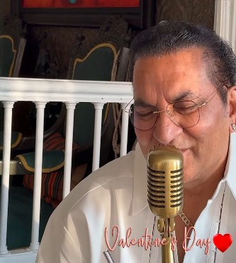 वेलेंटाइन वीक में अभिजीत भट्टाचार्य ने कपल्स को दिया सरप्राइज, गाया खास रोमांटिक गाना