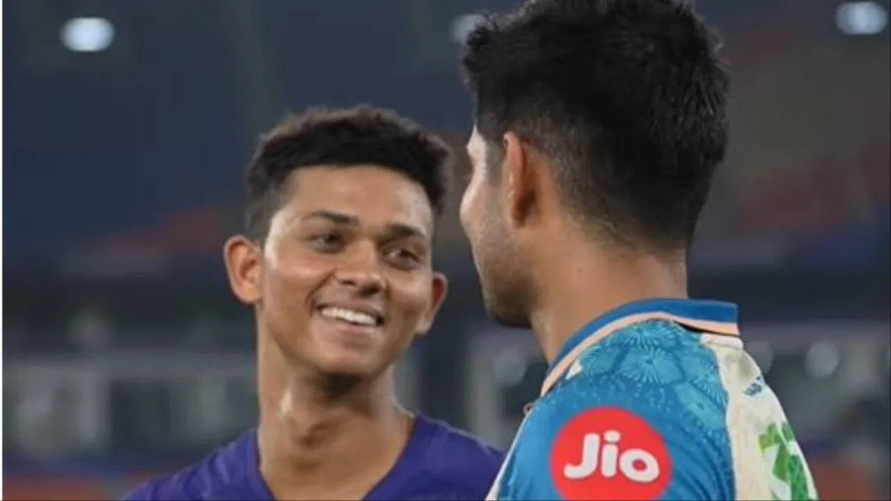 लाल-लाल हो गया है, शुभमन गिल की सबके सामने कर दी यशस्वी जायसवाल ने खिंचाई, राहुल द्रविड़ ने दी बधाई, VIDEO