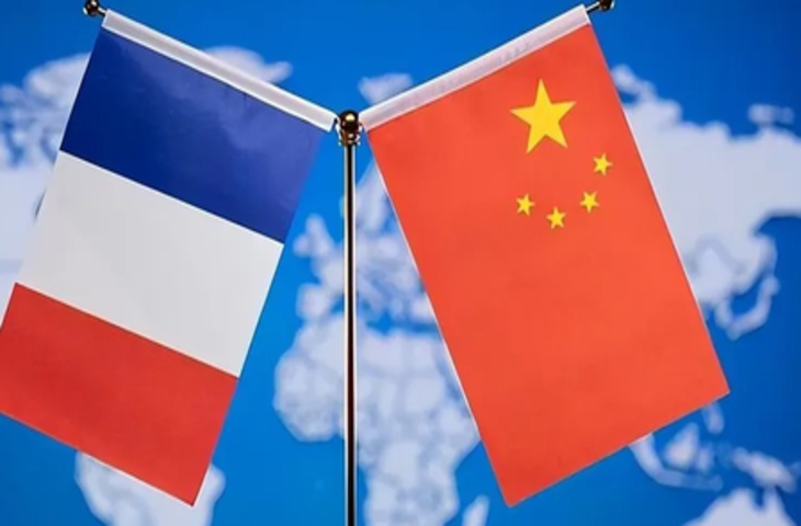 शी चिनफिंग ने फ्रांस के राष्ट्रपति के साथ फोन पर बातचीत की