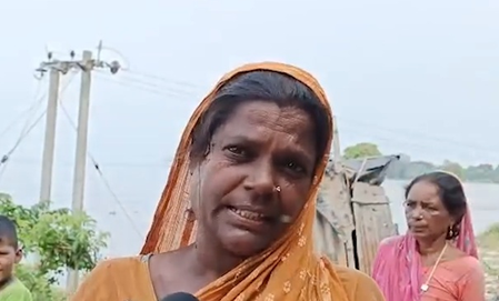 पश्चिम बंगाल के मालदा में बाढ़ का कहर, पीड़ित महिला ने कहा- सरकार नहीं ले रही सुध