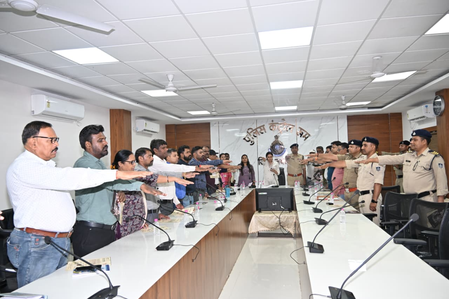 जबलपुर: नशे से दूरी अभियान, अधिकारियों ने ली शपथ, स्कूलों के पास गुटखा-सिगरेट पर कार्रवाई