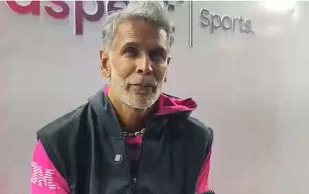 मिलिंद सोमन ने बताया क्यों शहरों की तुलना में गांव के लोग हैं ज्यादा फिट