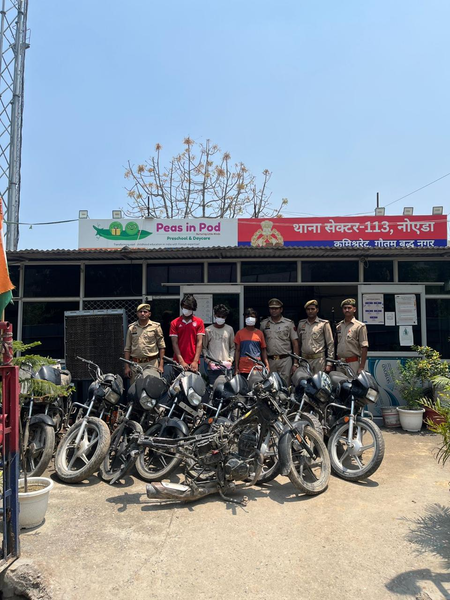 नोएडा: मोबाइल लूट और बाइक चोरी गैंग का पर्दाफाश, तीन गिरफ्तार; 10 लाख का माल बरामद