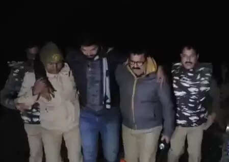 बलिया: पुलिस मुठभेड़ में 5 बदमाश गिरफ्तार, दो गोली लगने से घायल