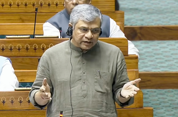 भारत का मोबाइल फोन निर्यात बीते एक दशक में 127 गुना बढ़ा: अश्विनी वैष्णव