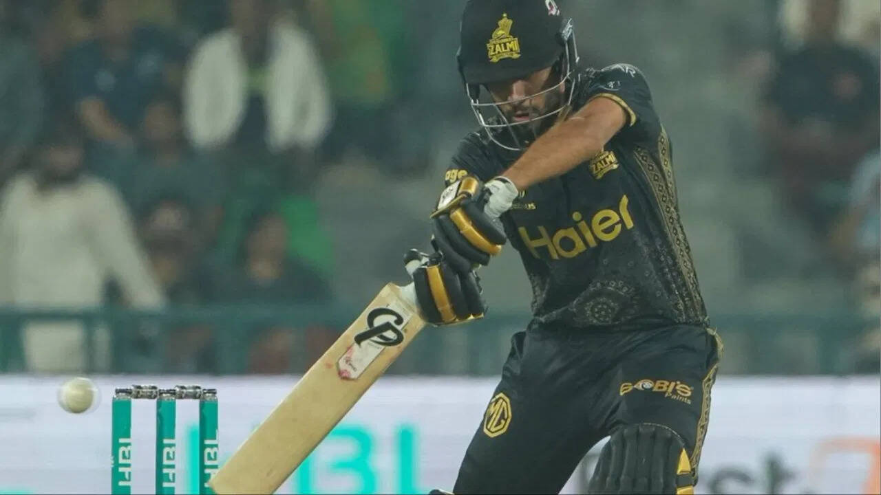 मुझसे नहीं खेला जा रहा, आखिर बोल ही पडे बाबर आजम, PSL में अपनी टीम को फंसाने के बाद खड़े किए हाथ