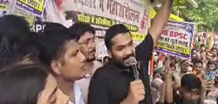 बिहार: रौशन आनंद ने छात्रों से एक मंच पर आने की अपील की, फाइल दिखाकर बोले- खुलेगा आयोग का काला चिट्ठा