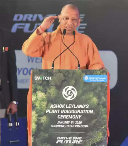 सीएम योगी के मिशन को साकार कर रहा फतेहपुर, एआई ऐप से हो रही वैक्सीनेशन की निगरानी