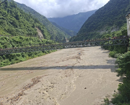 नेपाल में अचानक आई बाढ़ से 157 लोगों की मौत, सुरक्षाकर्मी और पर्यटक समेत सैकड़ों लापता