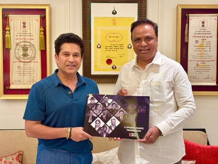 'मास्टर-ब्लास्टर' सचिन तेंदुलकर से आशीष शेलार की मुलाकात, भेंट की खास किताब