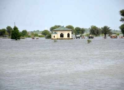 पाकिस्तान के स्वाबी में मूसलाधार बारिश: मकान की छत गिरने से दो की मौत