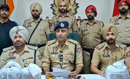 फाजिल्का में पुलिस की बड़ी कार्रवाई, 760 ग्राम हेरोइन और अवैध हथियारों के साथ 6 आरोपी गिरफ्तार