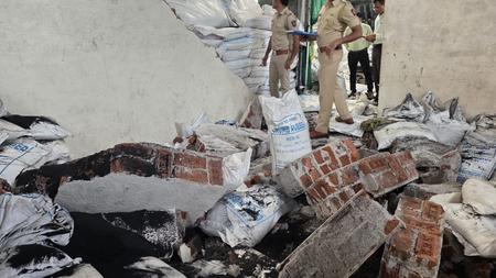 पालघर में बड़ा हादसा: रबर कंपनी में स्टोर रूम की दीवार गिरी, 3 मजदूरों की मौत