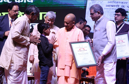 अंतरराष्ट्रीय वन दिवस: मुख्यमंत्री योगी आदित्यनाथ ने वीर बच्चों को किया सम्मानित