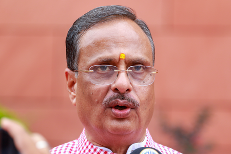 'सपा सरकार में चीटिंग एक उद्योग बन गई थी,' अखिलेश यादव के बयान पर भड़के दिनेश शर्मा