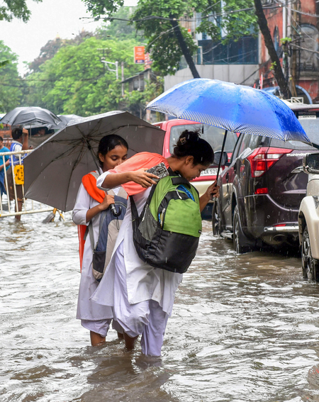 मौसम विभाग ने दक्षिण बंगाल में भारी बारिश का जारी किया रेड अलर्ट