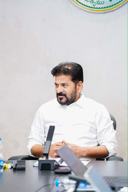 ओल्ड सिटी मेट्रो परियोजना में तेजी लाने के निर्देश, सीएम रेवंत रेड्डी ने अधिकारियों के साथ की समीक्षा बैठक