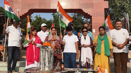 कैप्टन स्मित के लिए दशाश्वमेध घाट पर विशेष आरती, लोगों ने की जल्द स्वस्थ होने की कामना